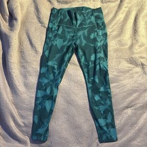Comfortable bold leggings!